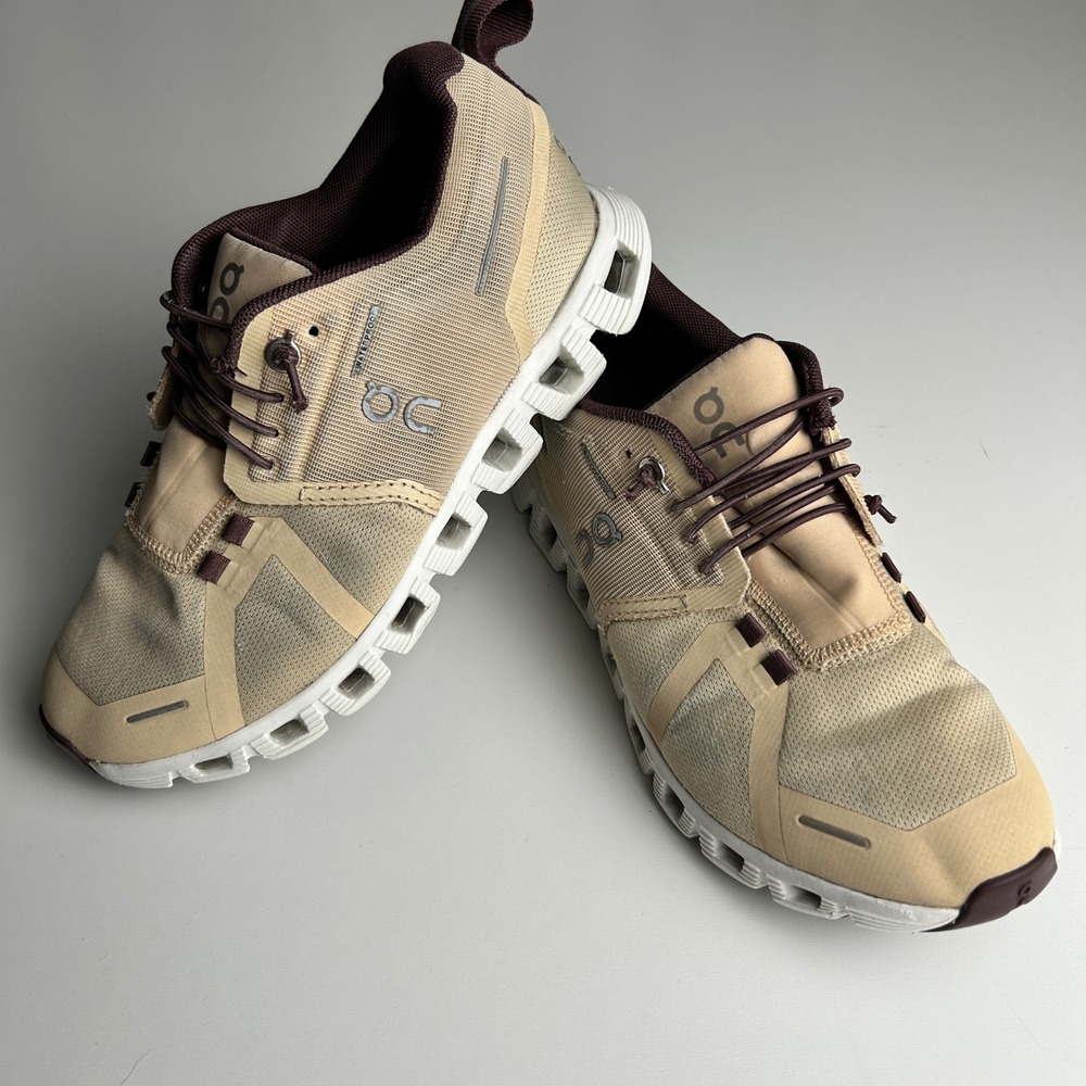 On Running Cloud Waterproof Desert Grape Sneakers 59.97983 Womens 5.5